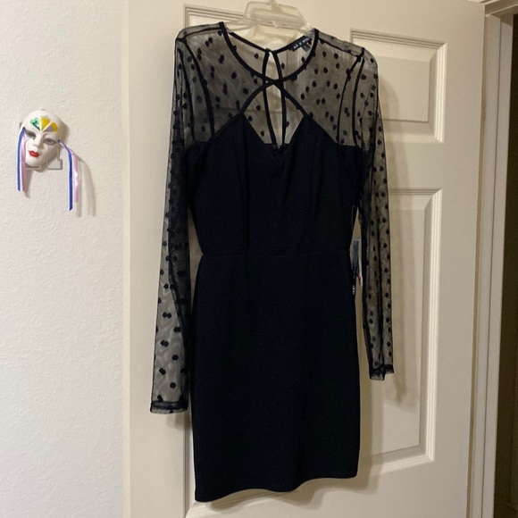 My little black dress, NWT, Junior size medium, but more like small, fitted - Picture 4 of 13